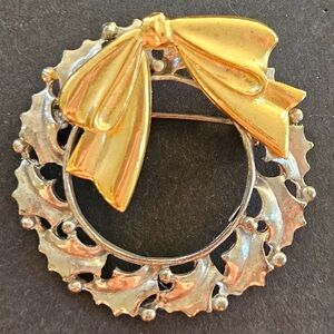 LAST CHANCE Vintage Gold and Silver Wreath Brooch